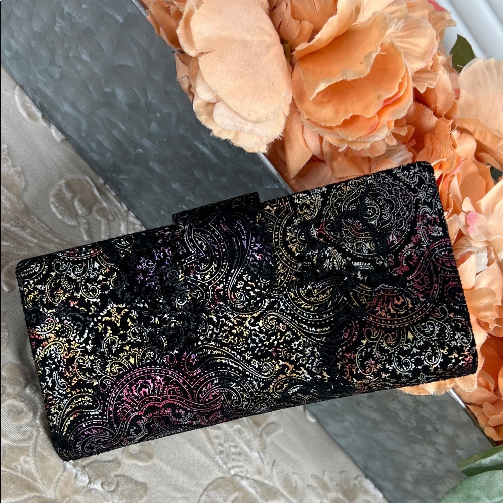 The Find Checkbook Wallet